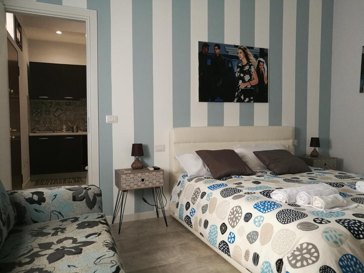 B&B A Casa Dell'Artista カステルダッチャ エクステリア 写真
